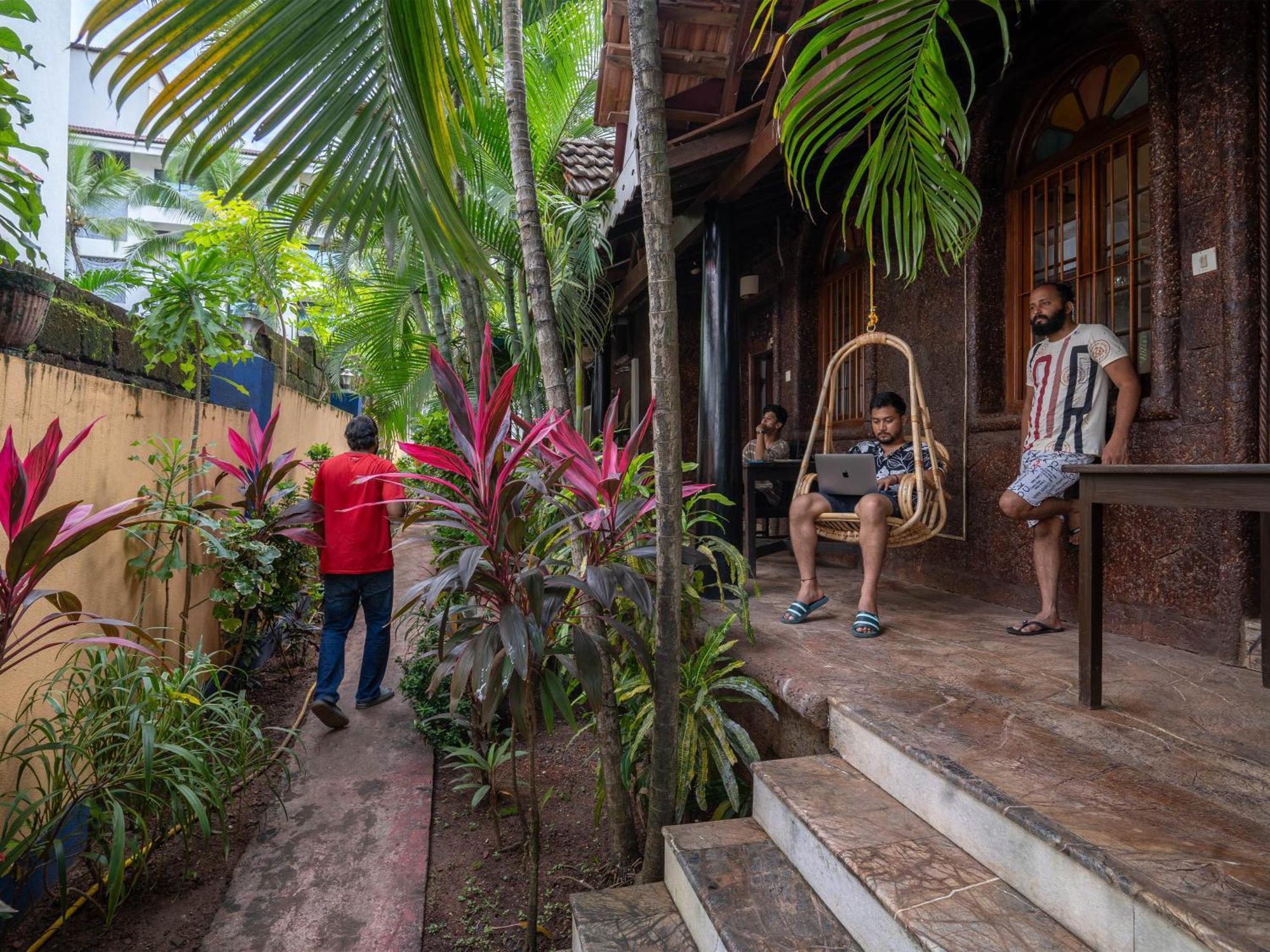 Madpackers Goa Anjuna - Bar Extérieur photo