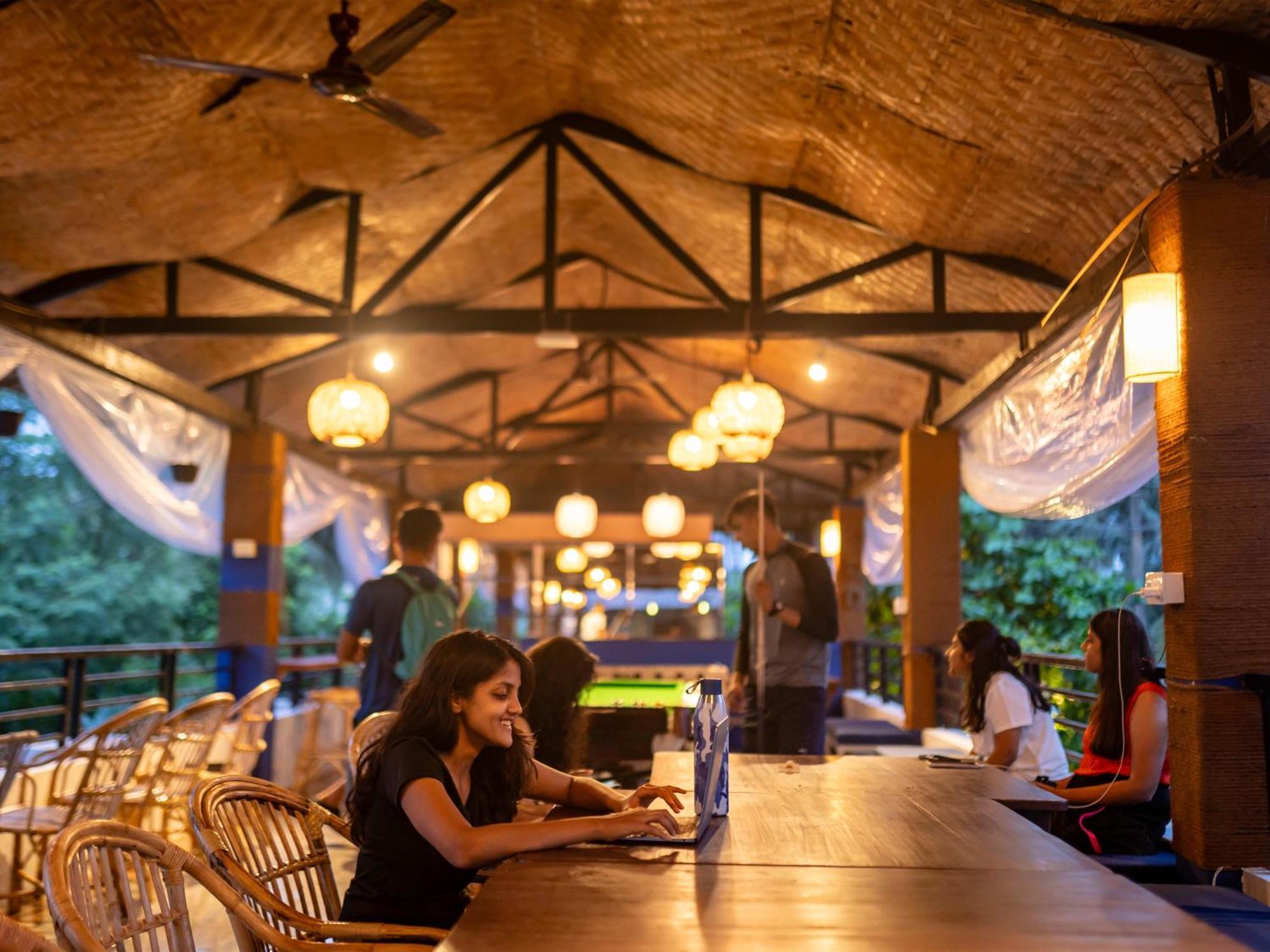 Madpackers Goa Anjuna - Bar Extérieur photo