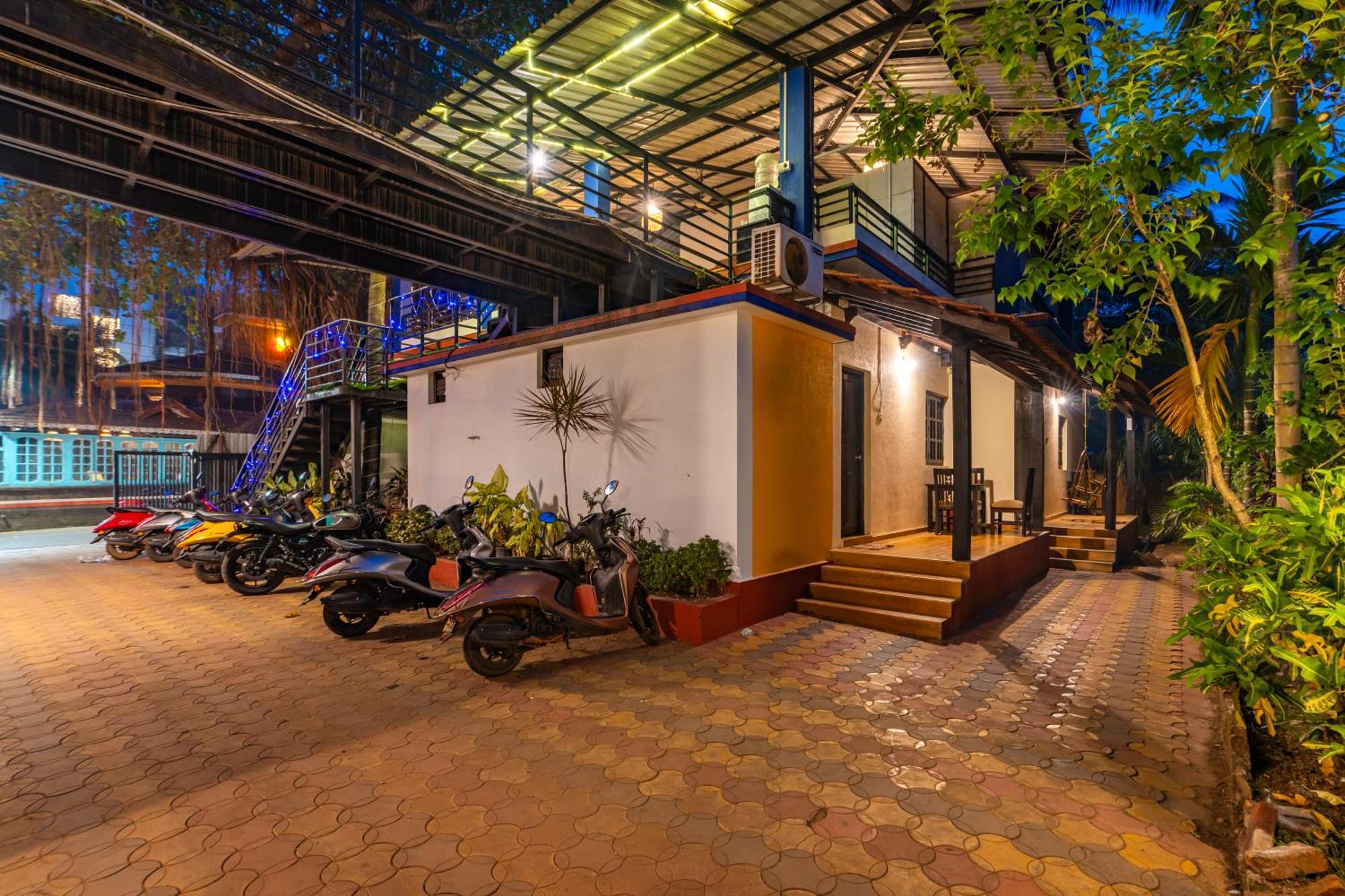 Madpackers Goa Anjuna - Bar Extérieur photo